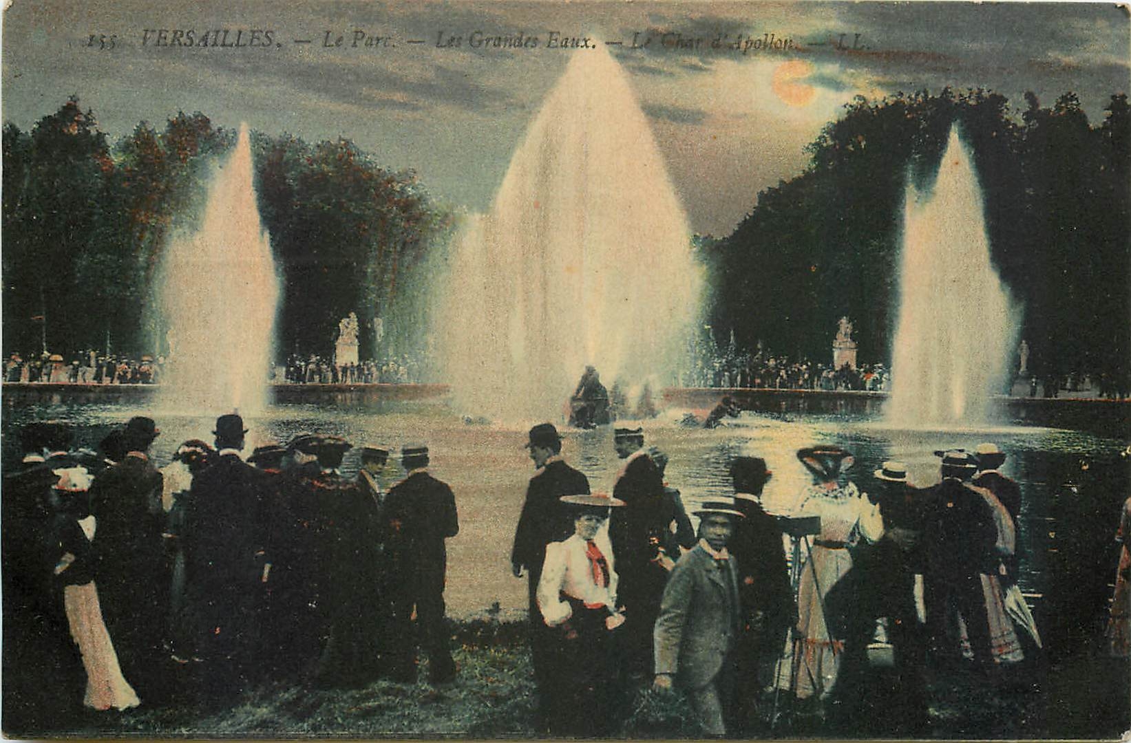 Versailles — Le Parc — Les Grandes Eaux — Le Char d'Apollon — LL