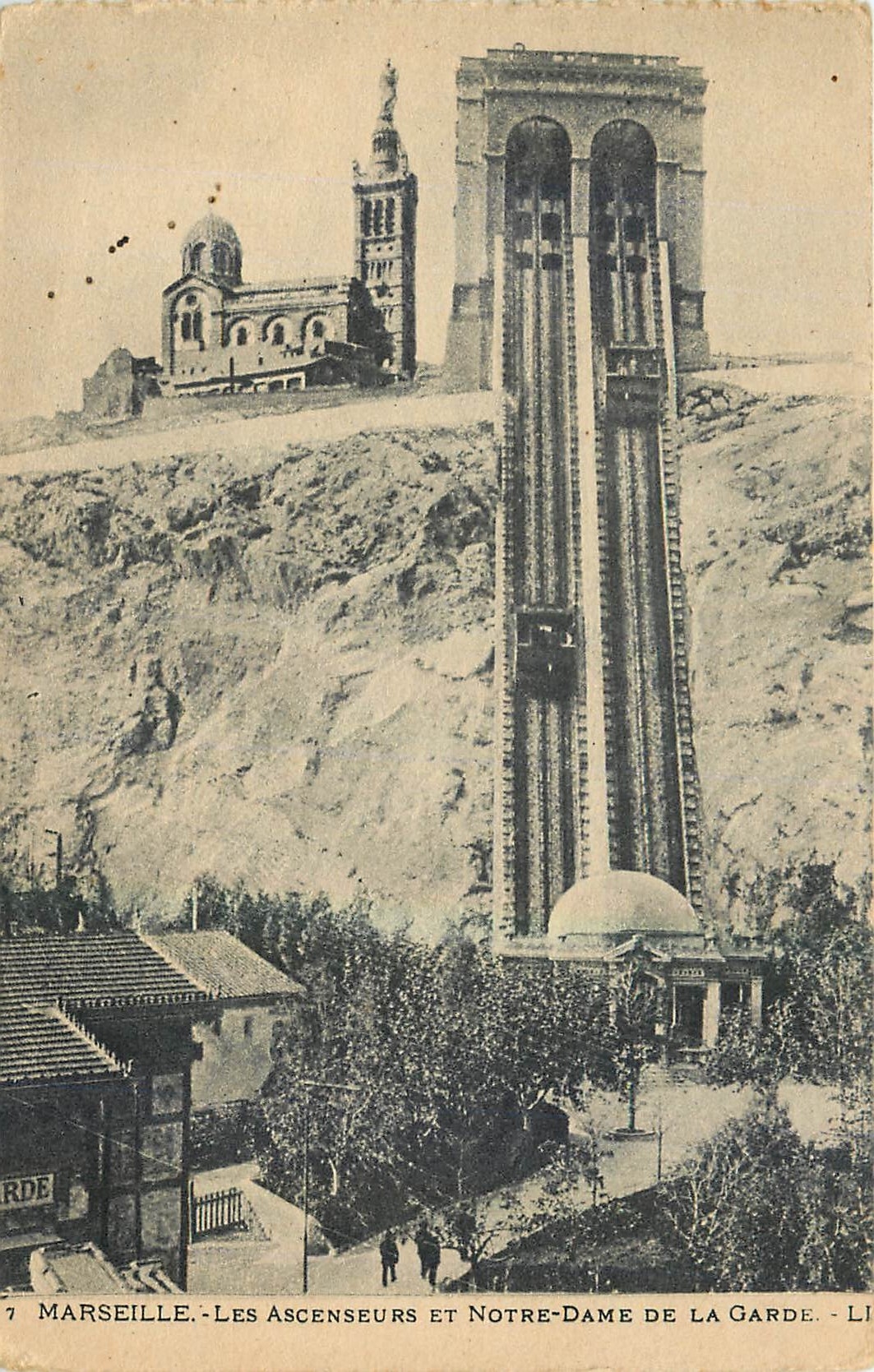 CPA Marseille Les Ascenseurs et Notre Dame de la Garde 