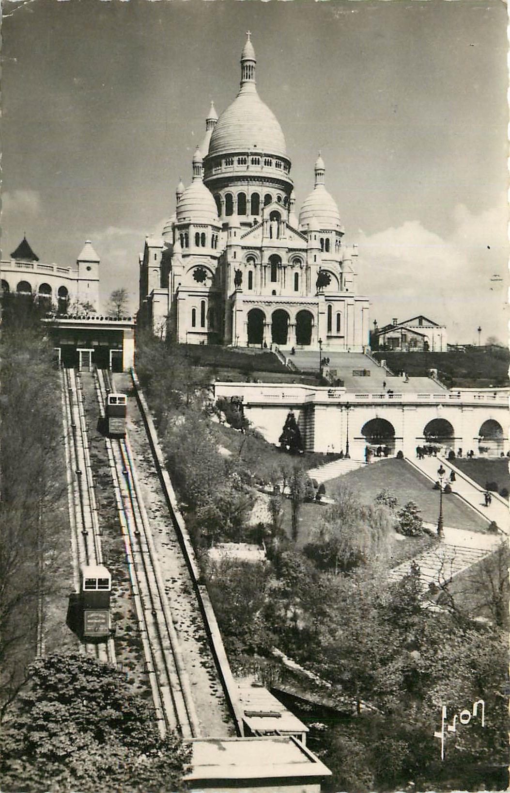 CPA Paris Basilique du Scare Coeur et funiculaire de Montmartre 