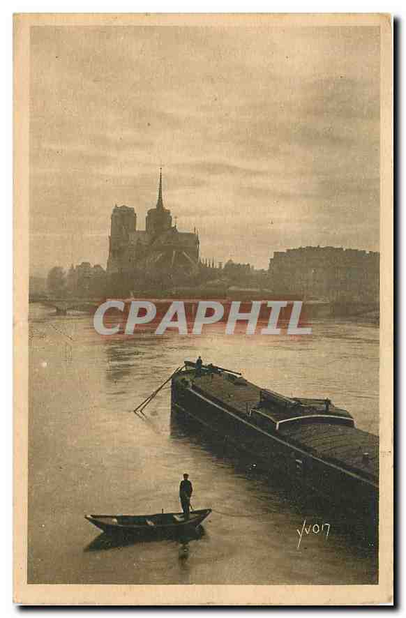 Notre-Dame de Paris — vue depuis la Seine au Quai de la Tournelle — Édition d'Art YVON, Paris