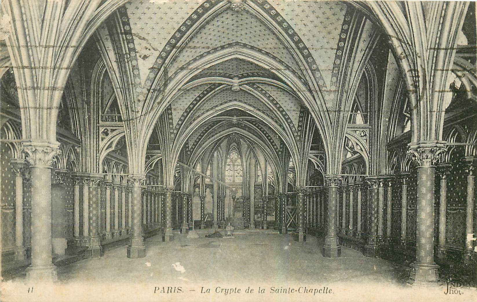 CPA Paris la Crypte de la Sante Chapelle 