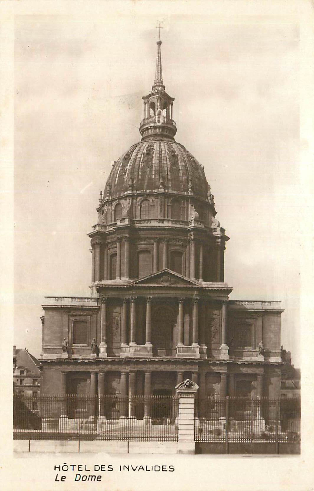 CPA Hotel des Invalides Le Dome 