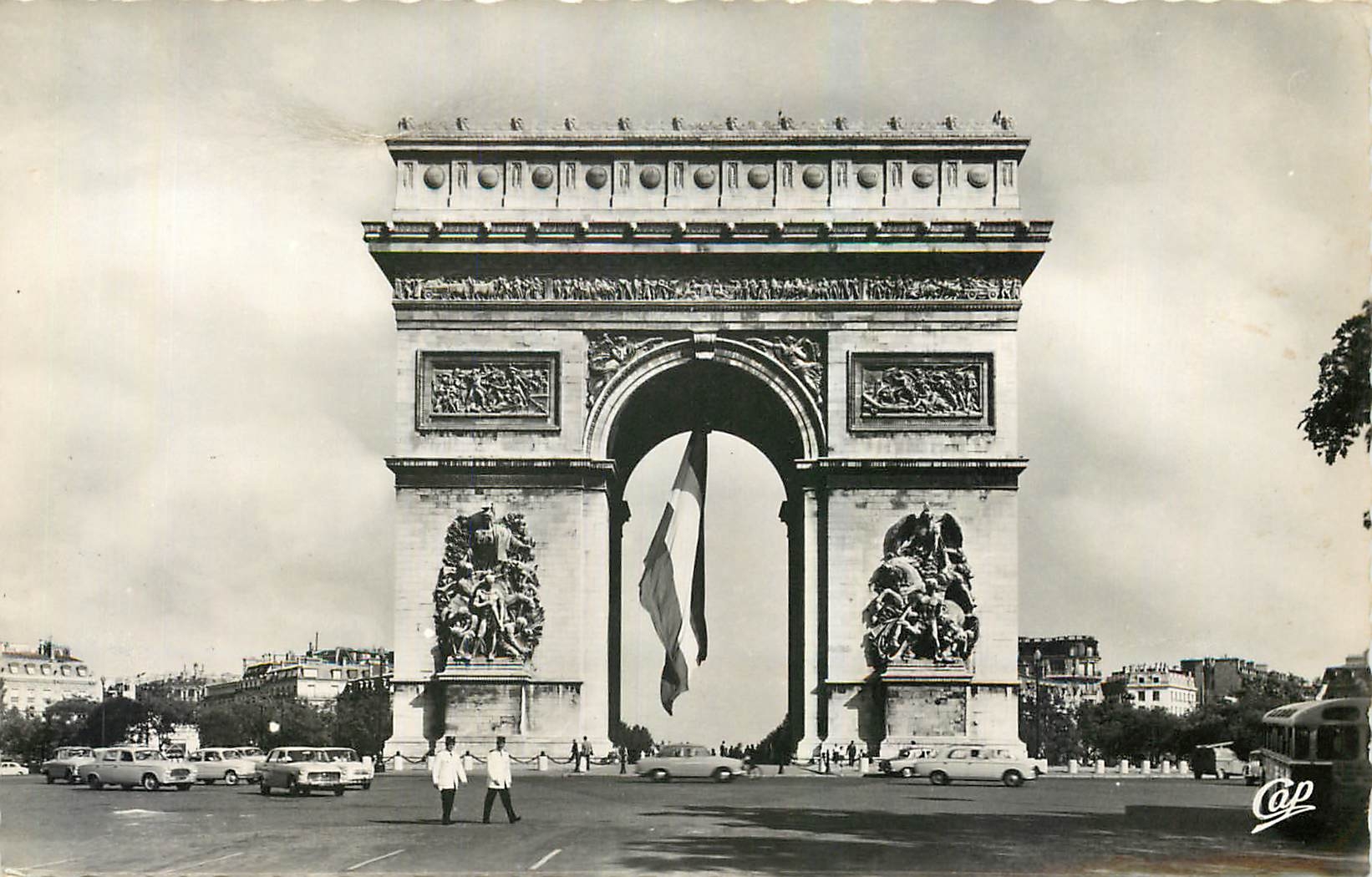 CPA Paris l'Arc de Triomphe de l'Etoile 
