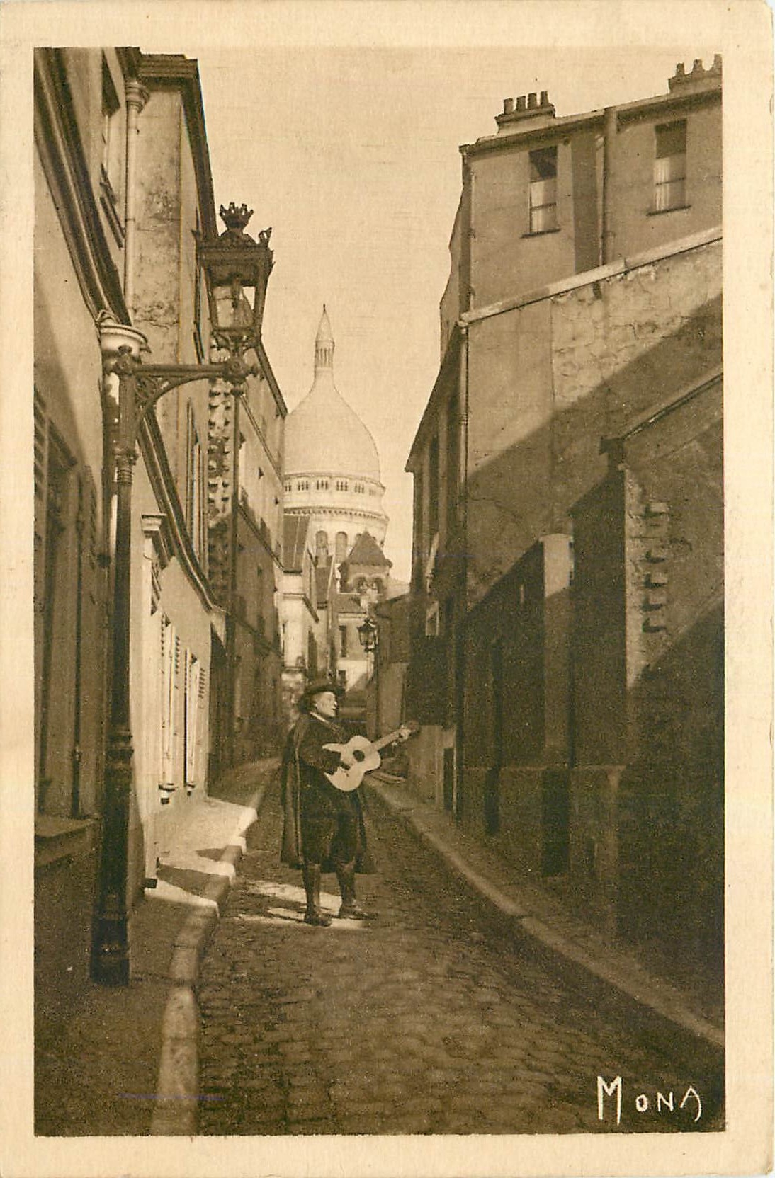CPA Les Petits Tableaux de Paris Montmartre La Rue Saint Rustique Au fond le Sacre Coeur 