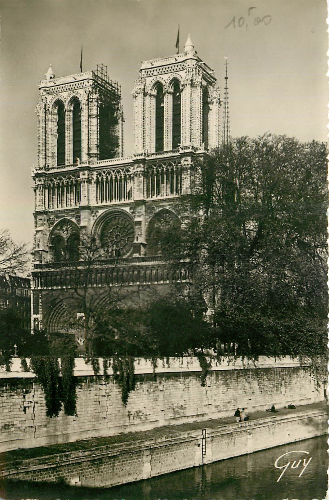 CPA Paris et ses Merveilles La cathedrale Notre Dame vue du sud ouest 