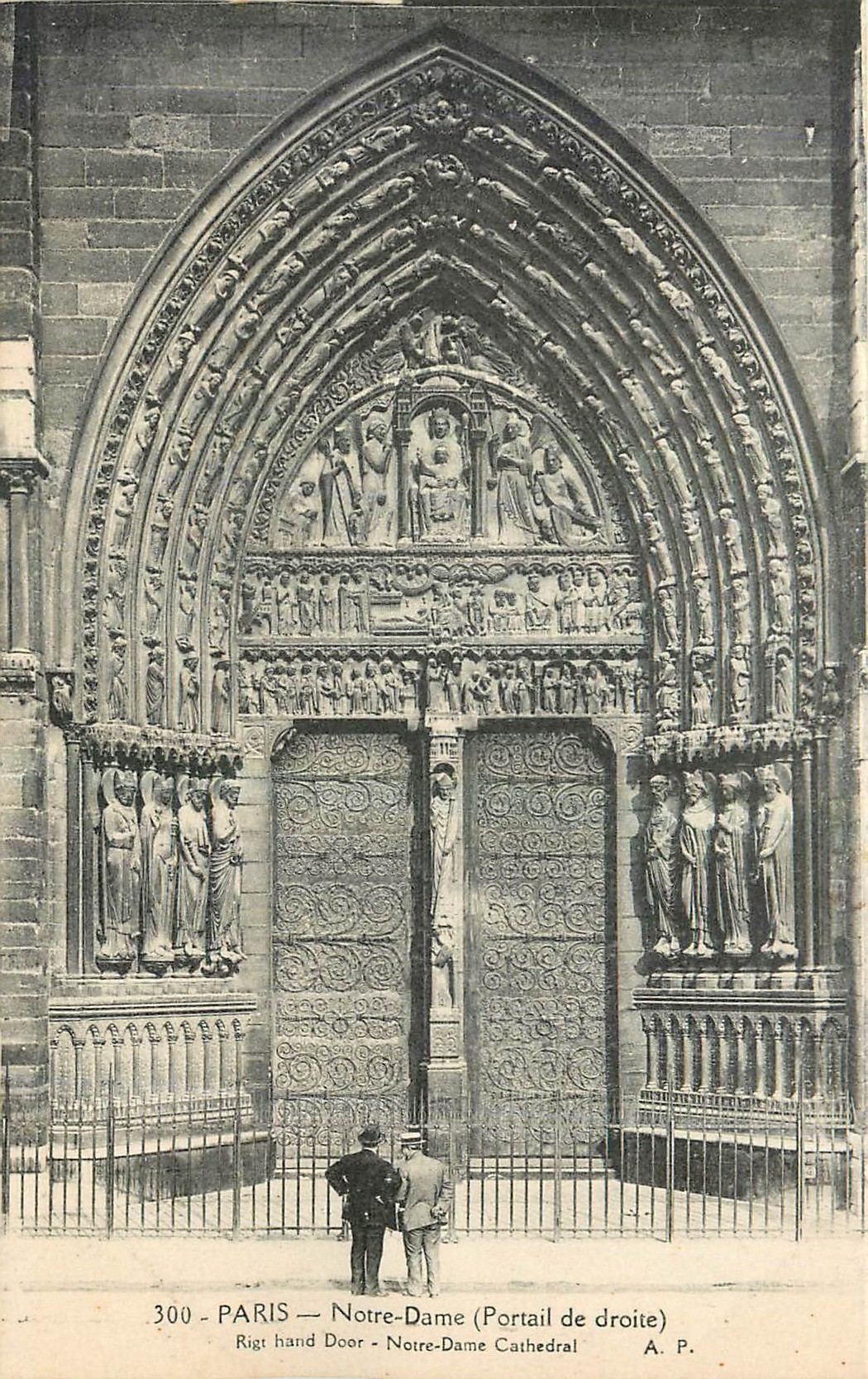 CPA Paris Notre Dame Portail de droite 