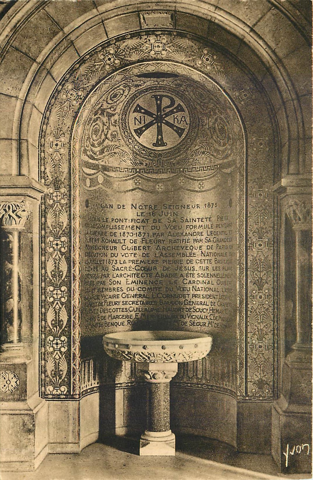 CPA Paris Basilique du Sacre Coeur de Montmartre Un Benitier 