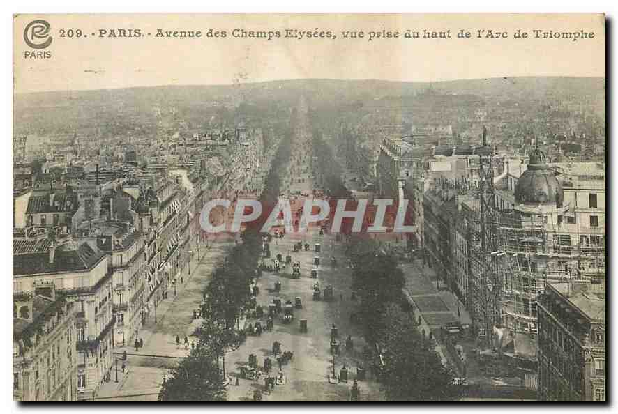 CPA Paris Avenue des Champs Elysees vue prise du haut de l'Arc de Triomphe 