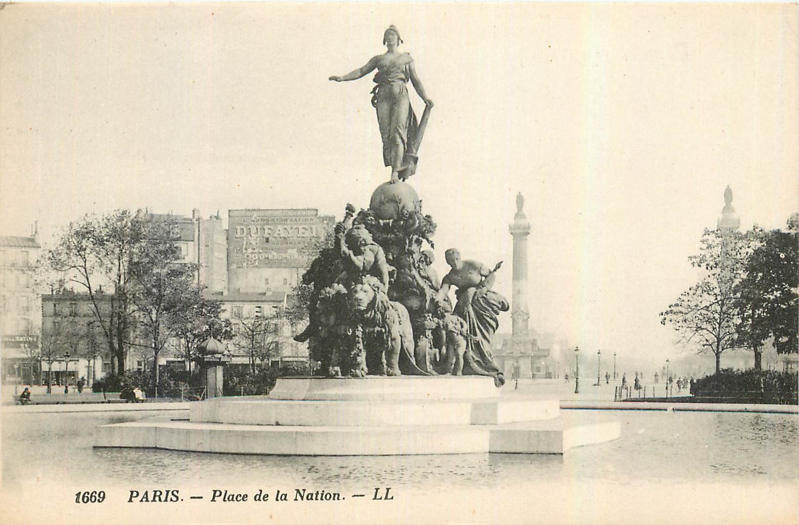 CPA Paris Place de la Nation Lion