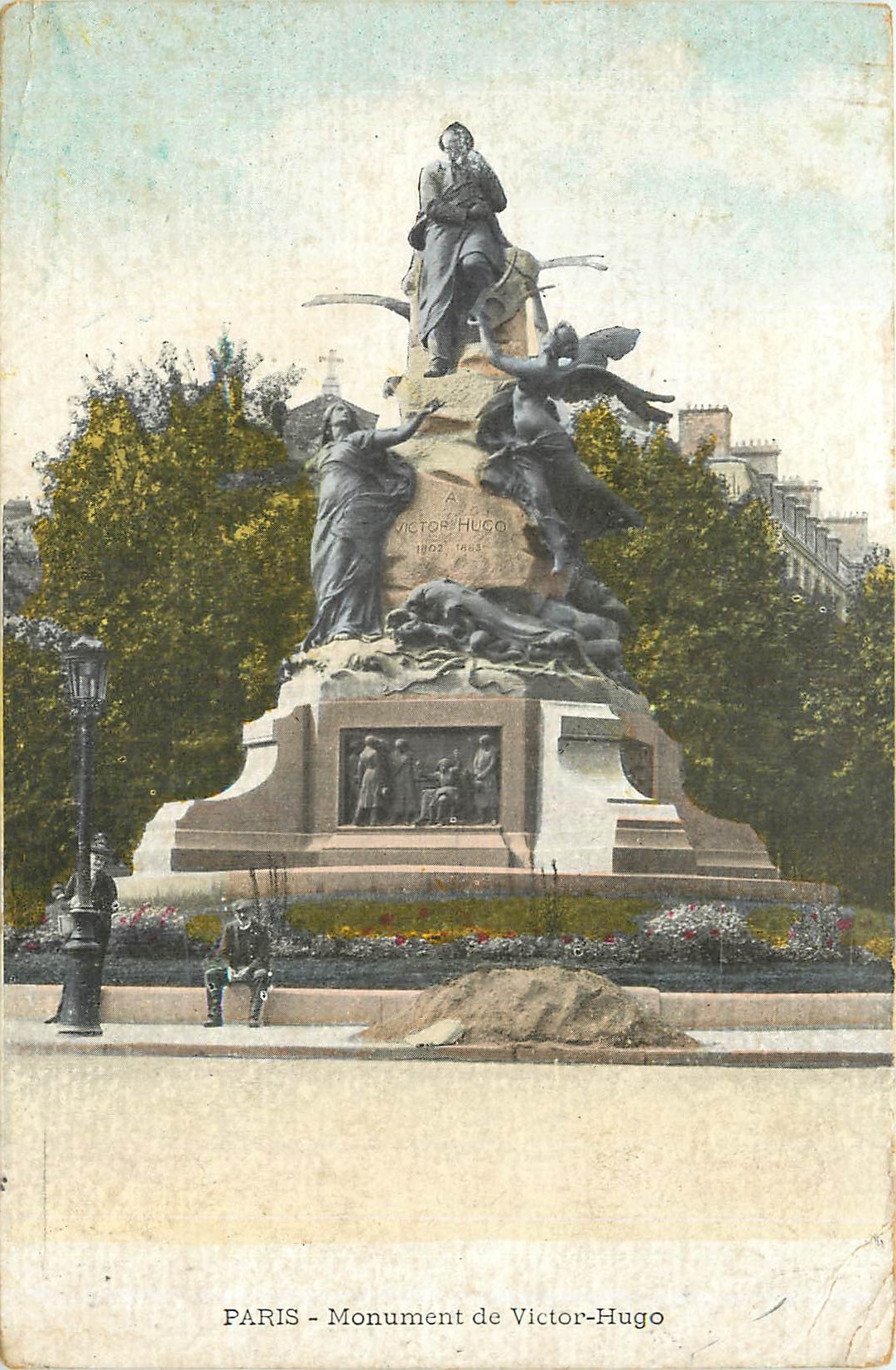 CPA Paris Monument de Victor Hugo 