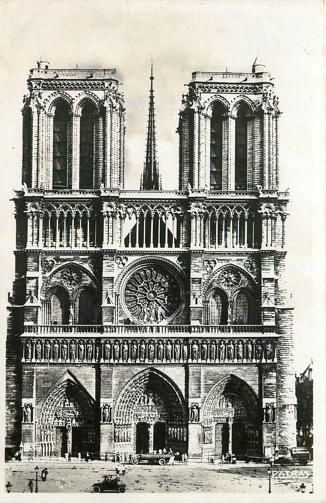 CPA Les Coins de Paris Notre Dame 