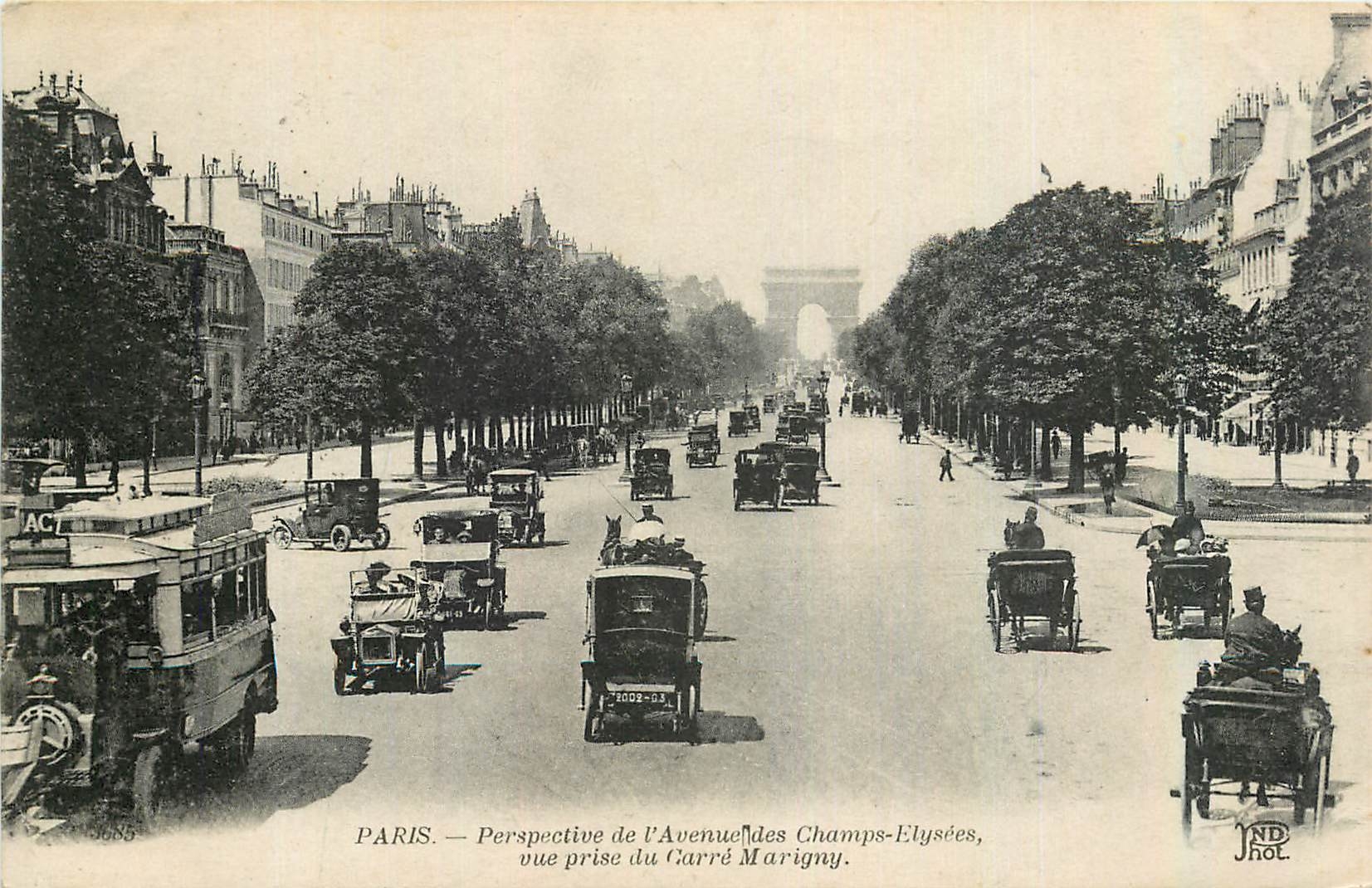 CPA Paris Parspective de l'Avenue des Champs Elysees 