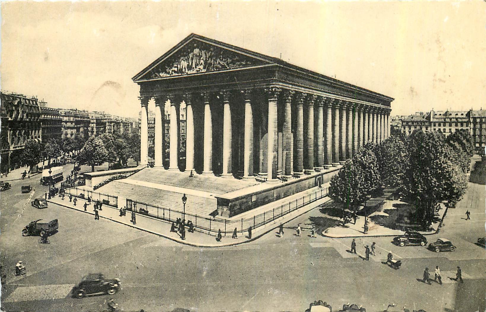 CPA Paris l'Eglise de la Madeleine 