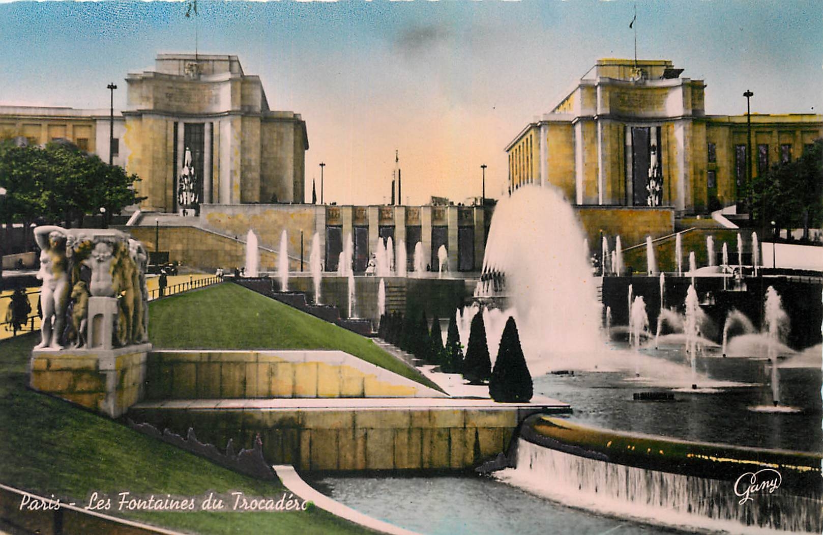 CPA Paris Les Fontaines des Trocadero 