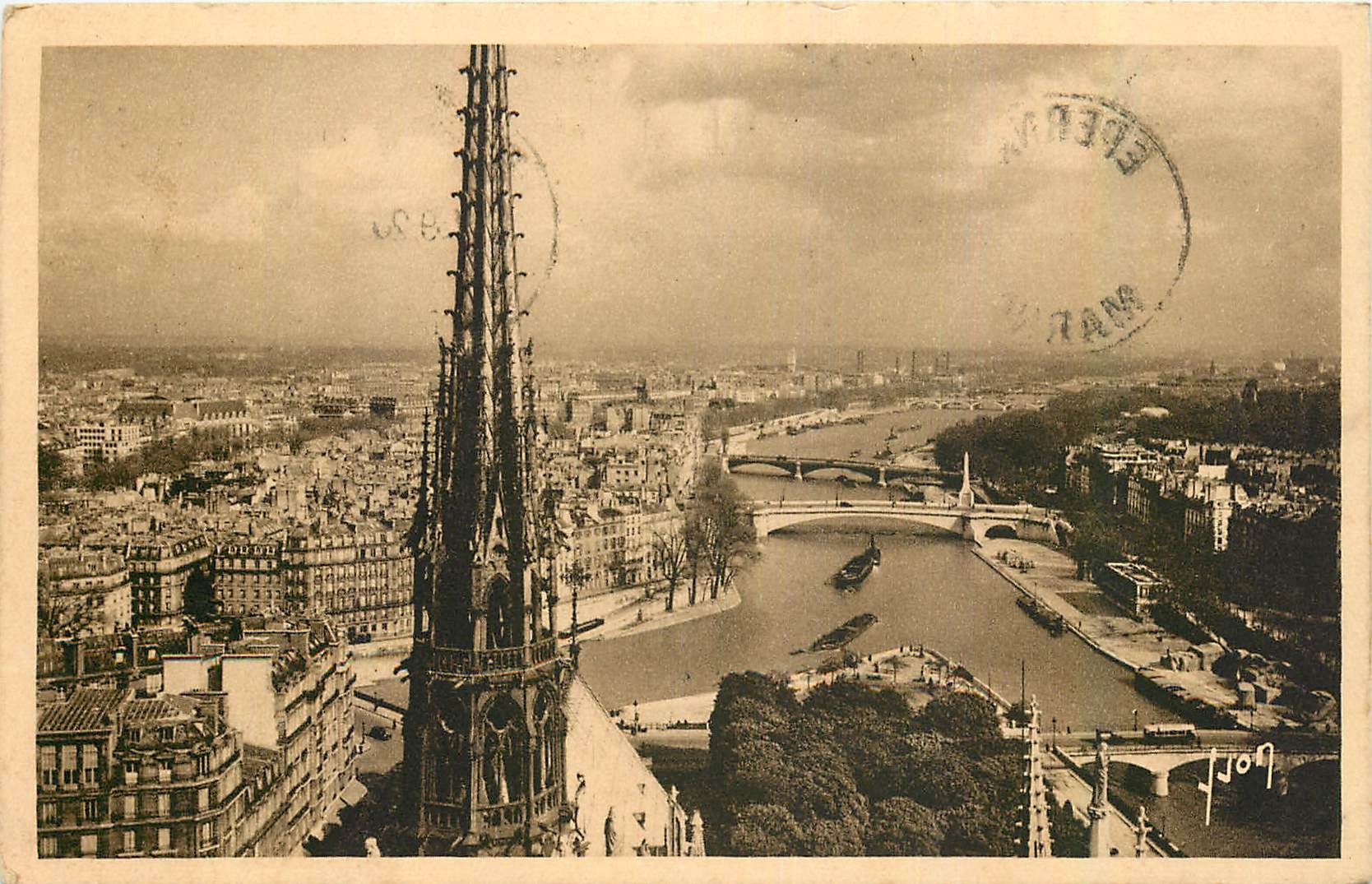 CPA Paris en flanant Vue panoramique prise des Tours de Notre Dame 