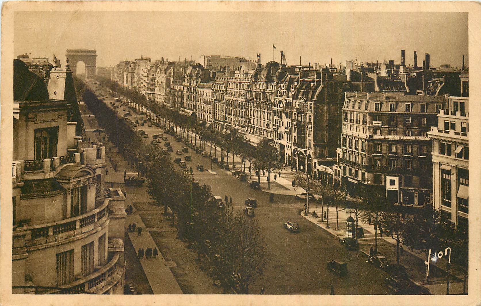 CPA Paris en flanant Avenue des Champs Elysees 