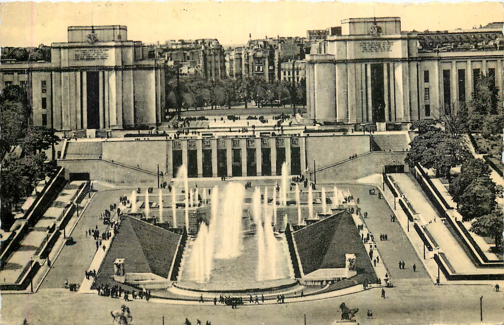 CPA Paris le Palais de Chaillot Les Grandes Eaux 