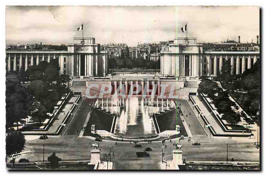 CPA Paris Le Palais et les Jets d'Eau de Chaillot 