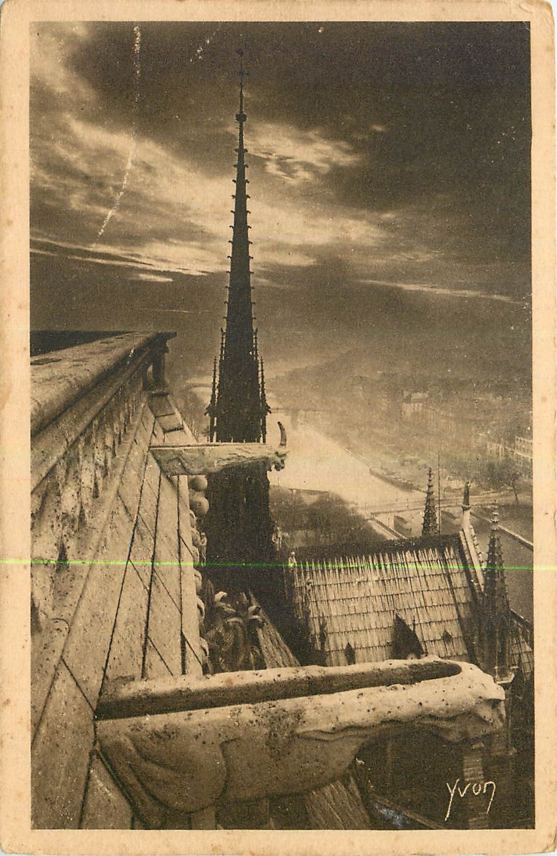 CPA Paris en flanant Notre Dame de paris Le Transept cote Est 