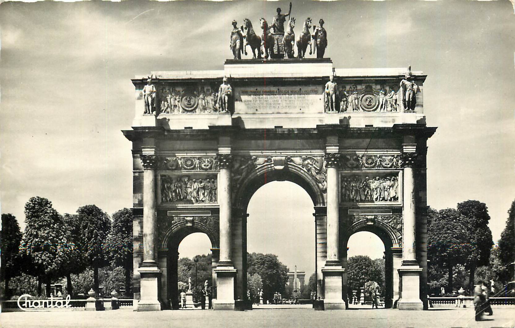 CPA Paris Le Carrousel Perspective sur l'Obelisque et l'Arc de Triomphe 