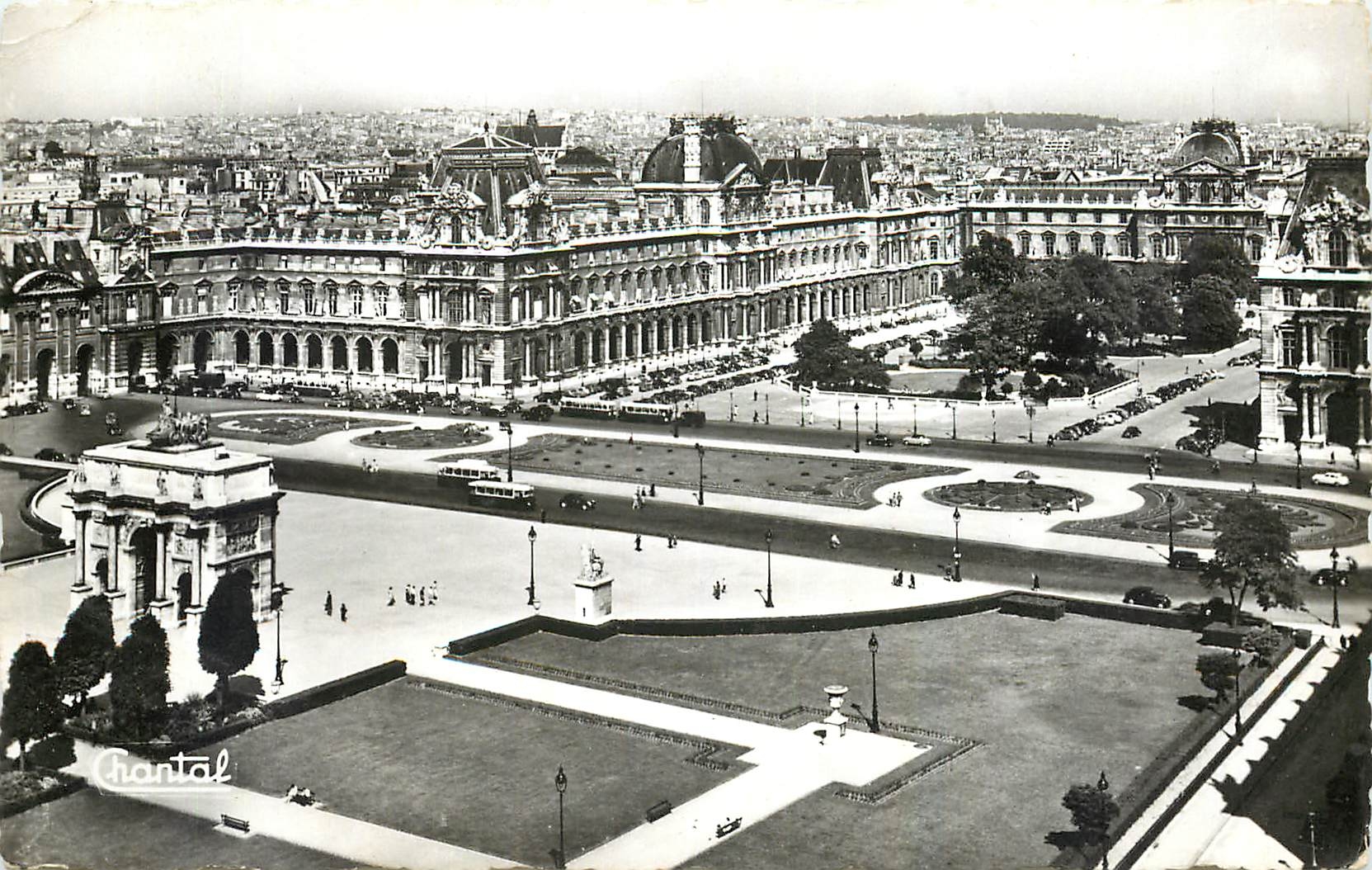 CPA Paris Vue generale sur le Palais du Louvre et les Jardins 