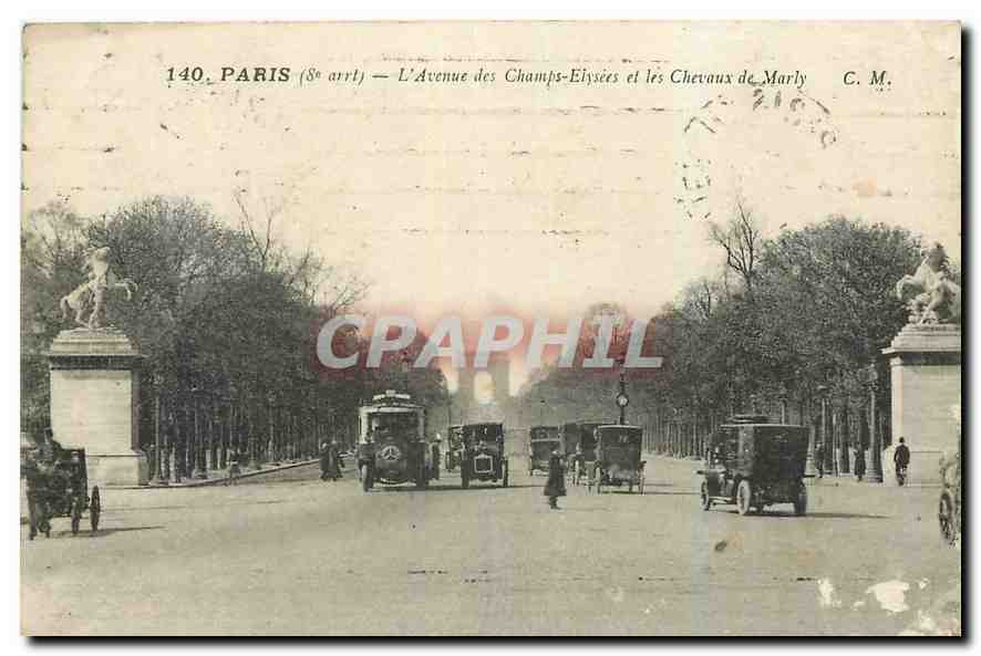 CPA Paris L'Avenue des Champs Elysees et les Chevaux de Marly 
