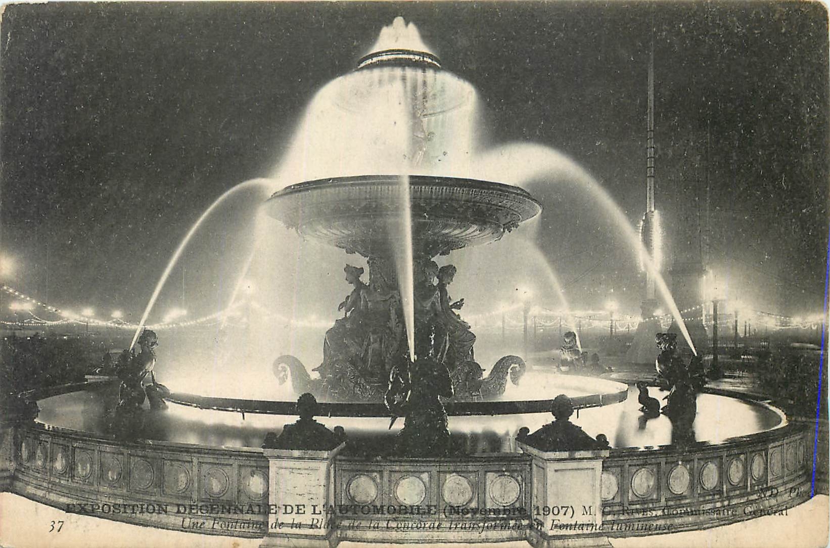 CPA Paris Exposition decennale de l'automobile Une fontaine de la Place de la Concorde