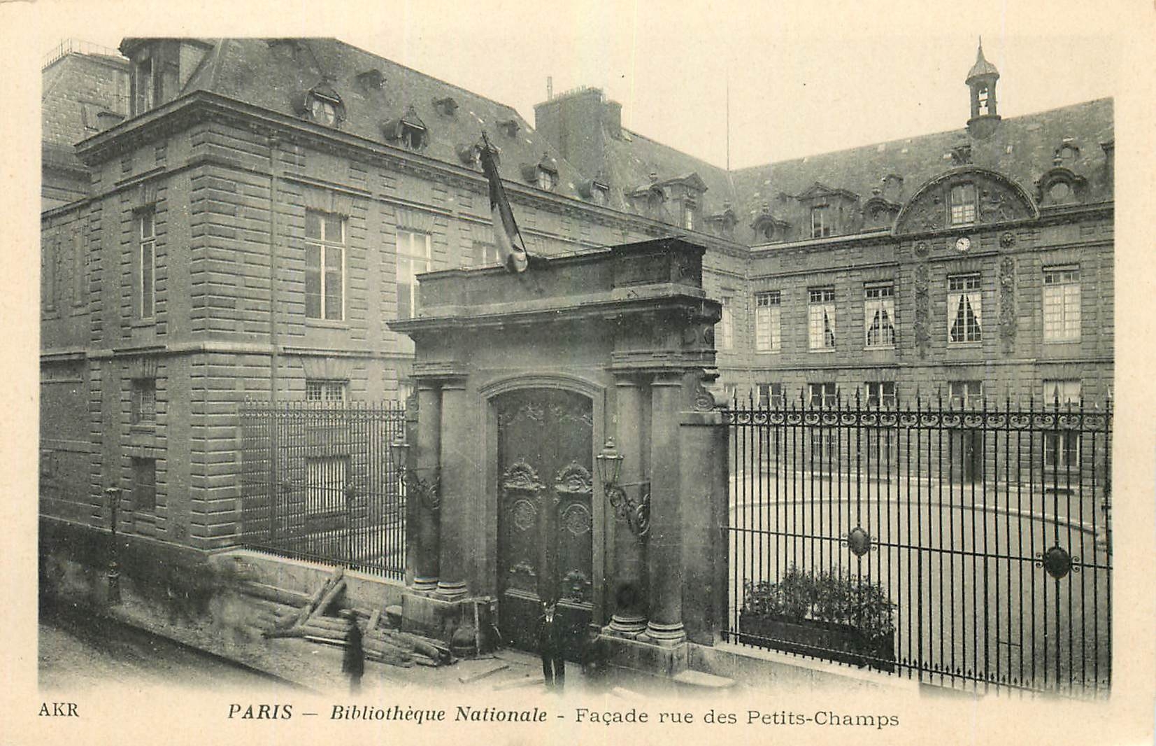 CPA Paris Bibliotheque Natinale Facade rue des Petits Champs 