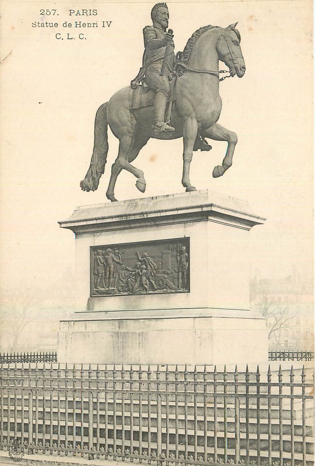 CPA Paris Statue de Henri IV 
