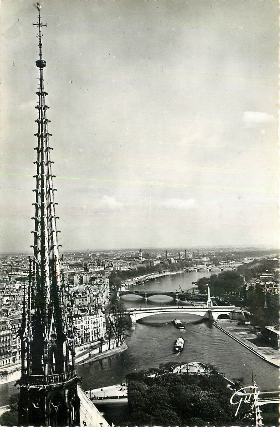 CPA Paris et ses Merveilles La Fleche de Notre Dame panorama de la Seine en amont 