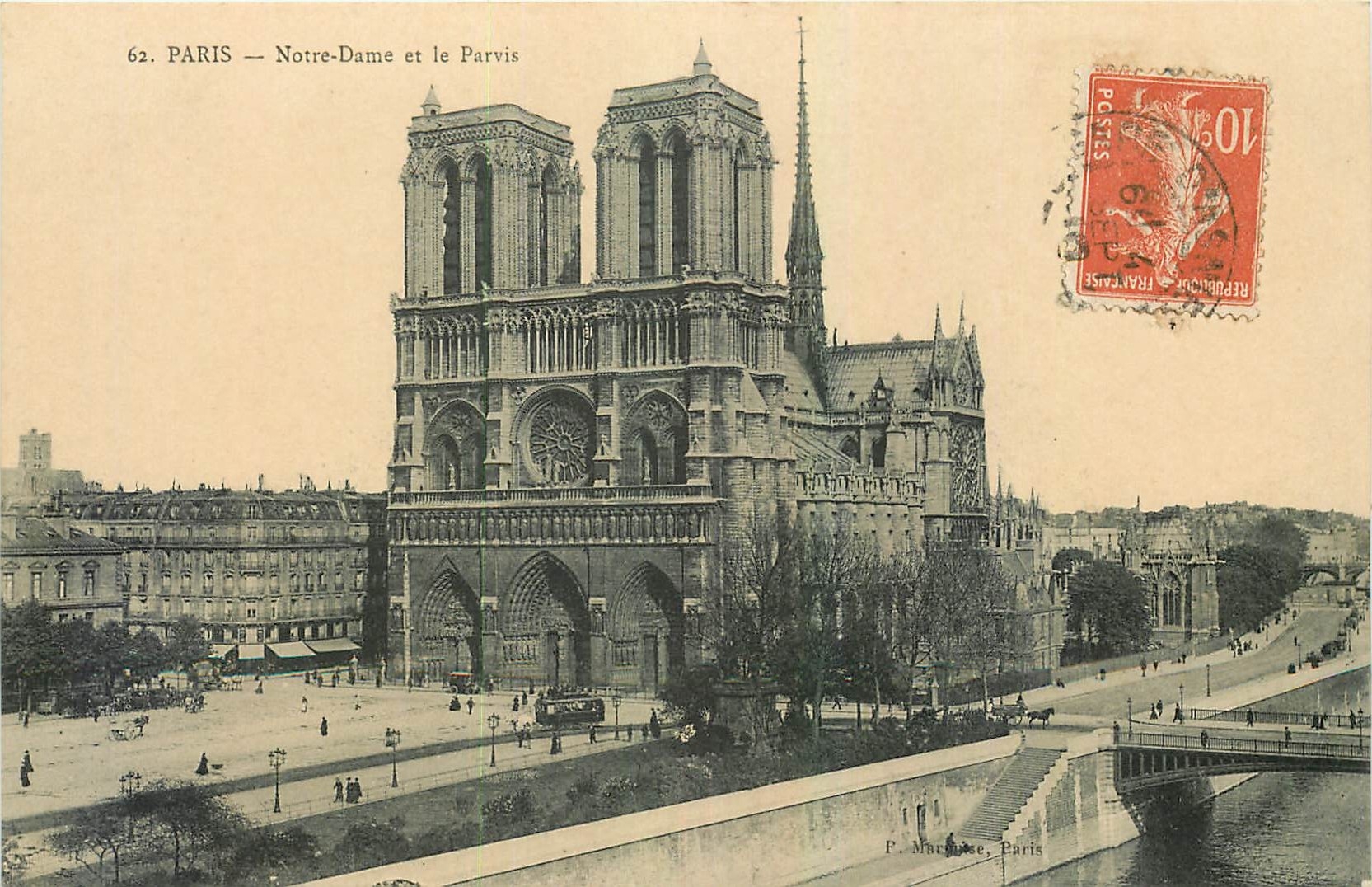 CPA Paris Notre Dame et le Parvis 