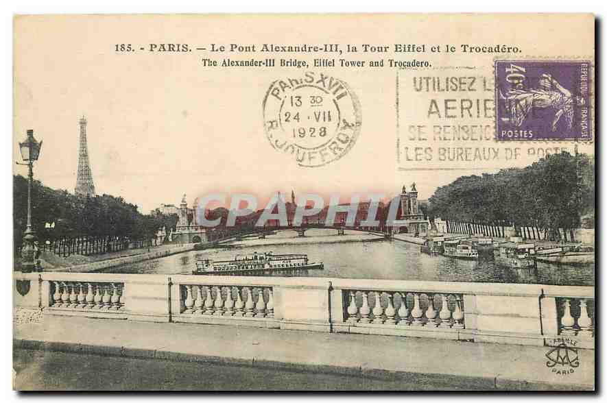 CPA Paris Le Pont Alexandre III la Tour Eiffel et le Trocadero 