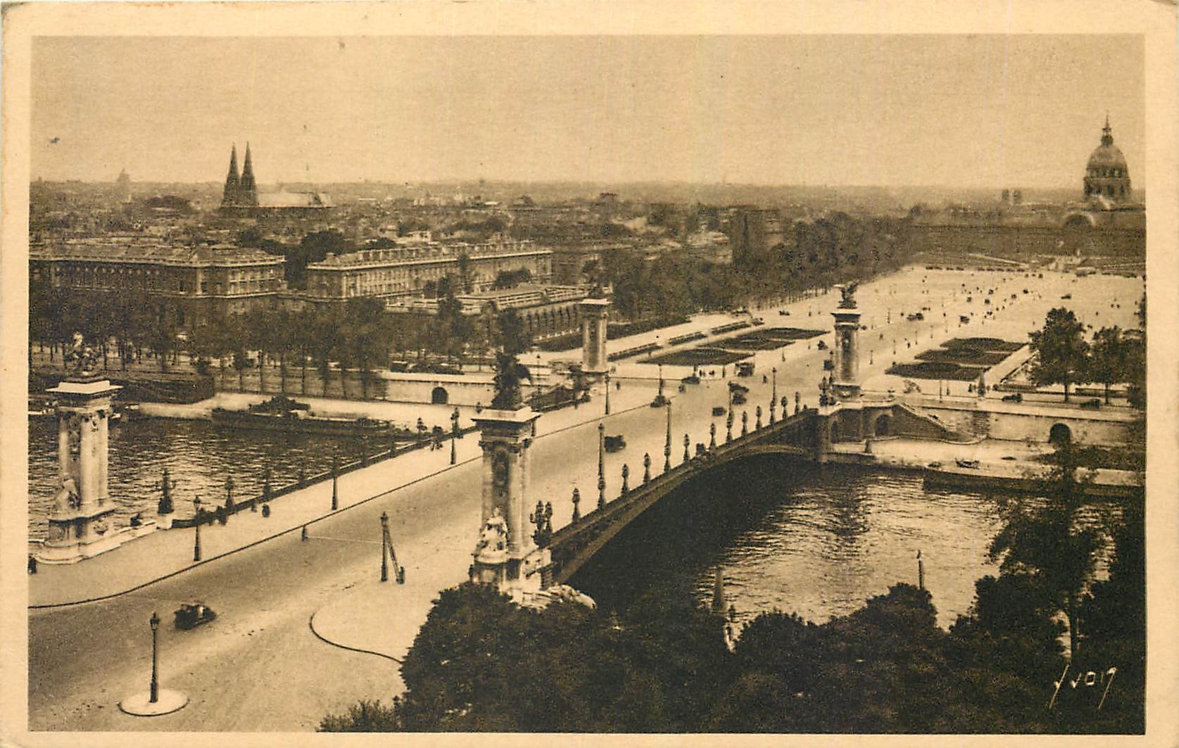 CPA Paris Pont Alexandre III et l'Esplanade des Invalides 