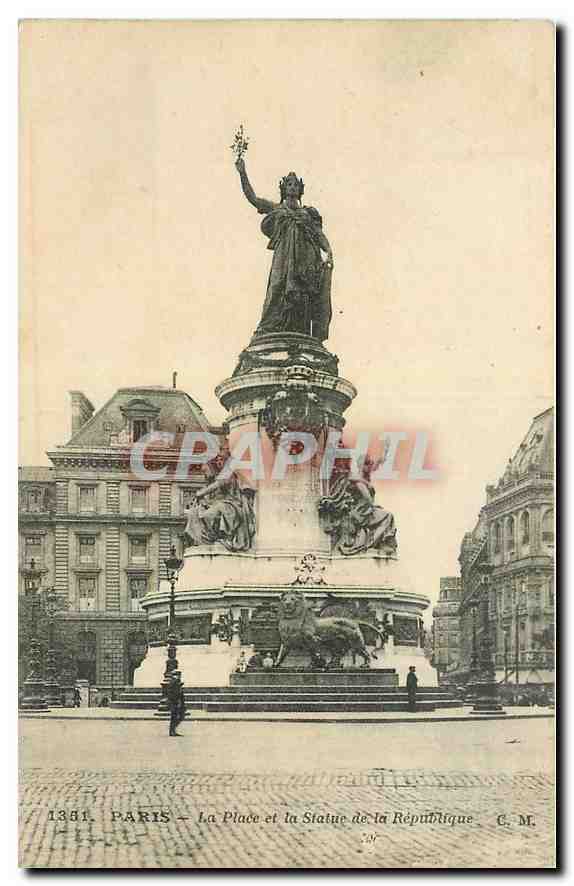 CPA Paris La place et la Statue de la Republique Lion