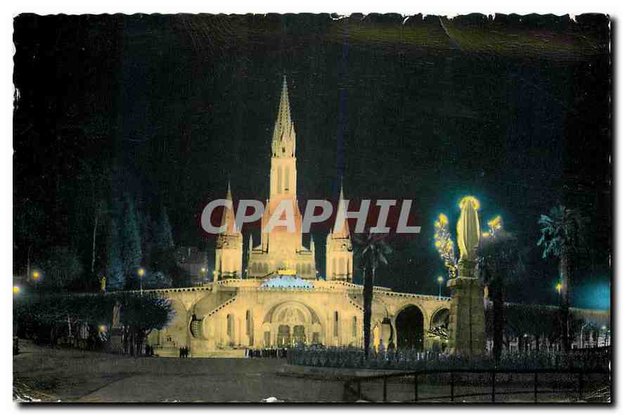 CPA Lourdes La Basilique et la Vierge Couronnee illuminee 
