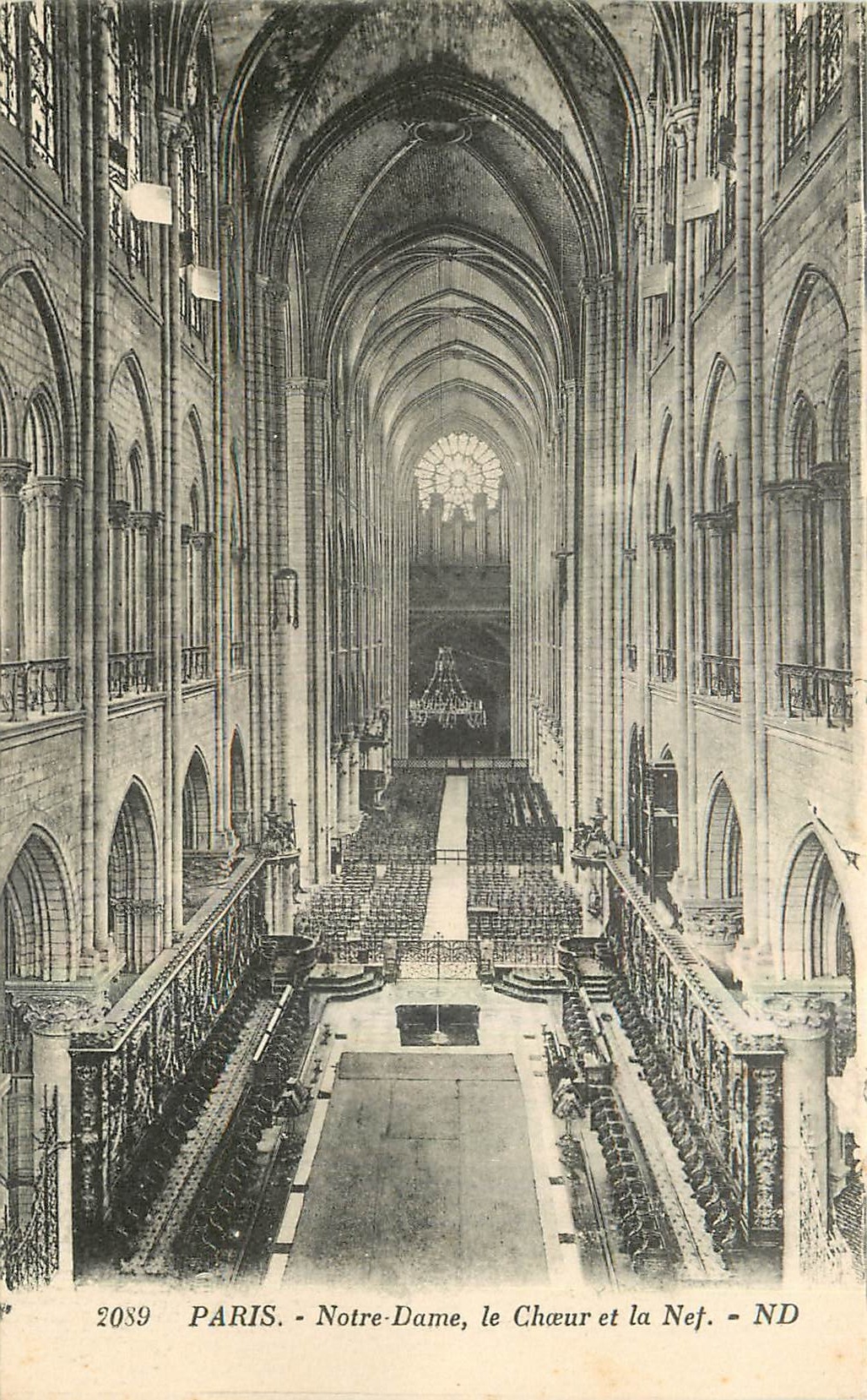 CPA Paris Notre Dame Le Choeur et la Nef 