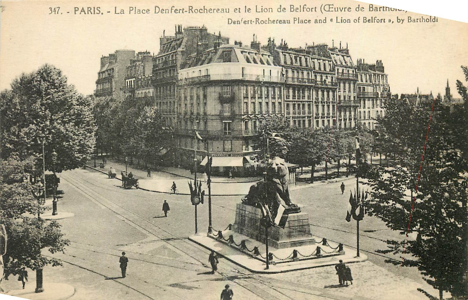 CPA Paris La Place Denfert Rochereau et le Lion de Belfort Œuvre de Bartholdi