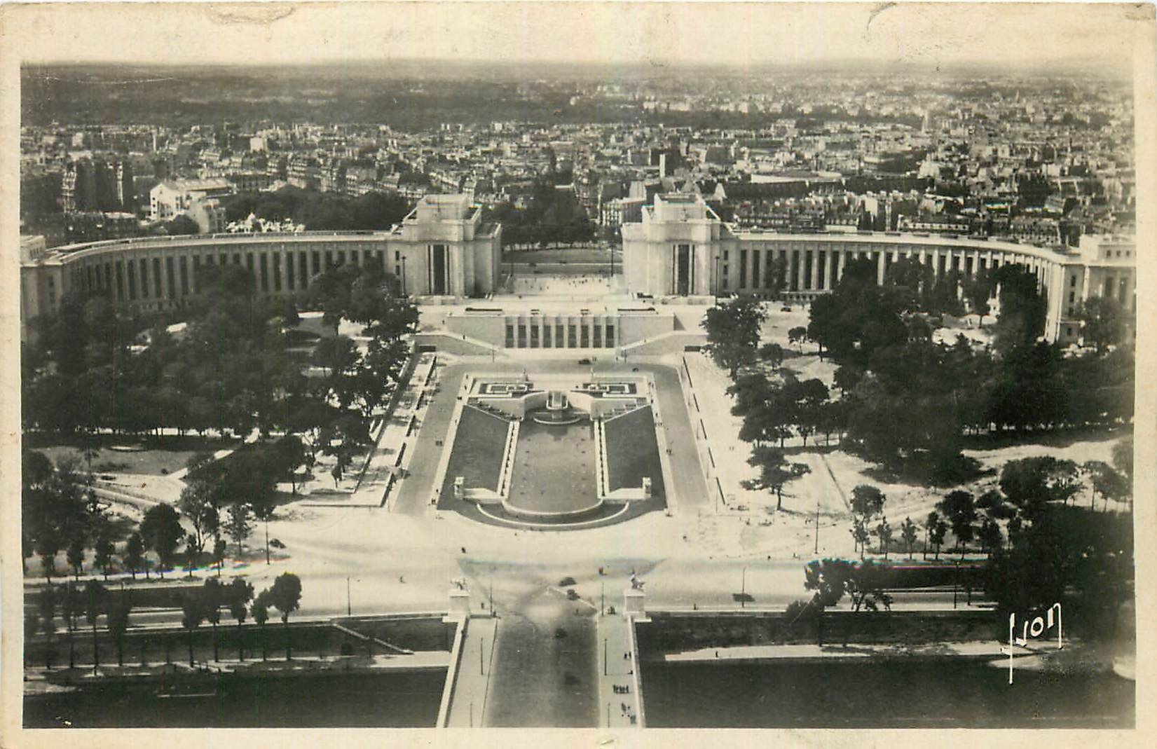 CPA Paris en flanant Le palais de Chaillot 