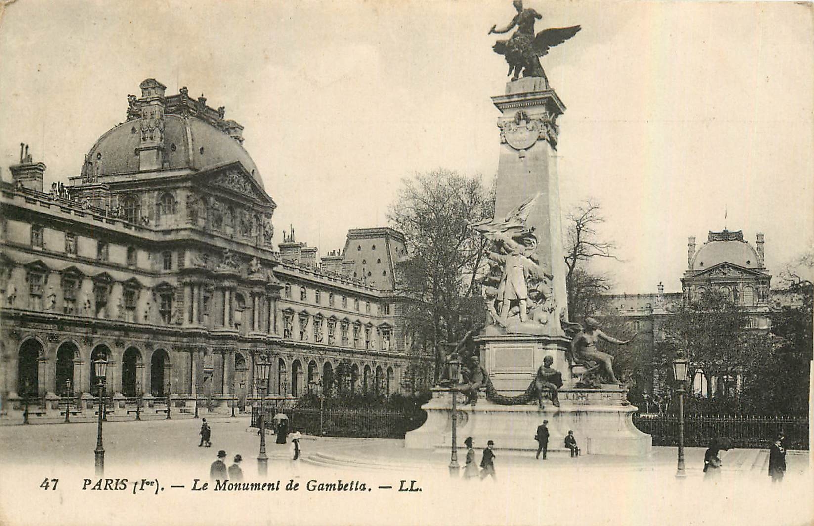 CPA Paris Le Monument de Gambetta 