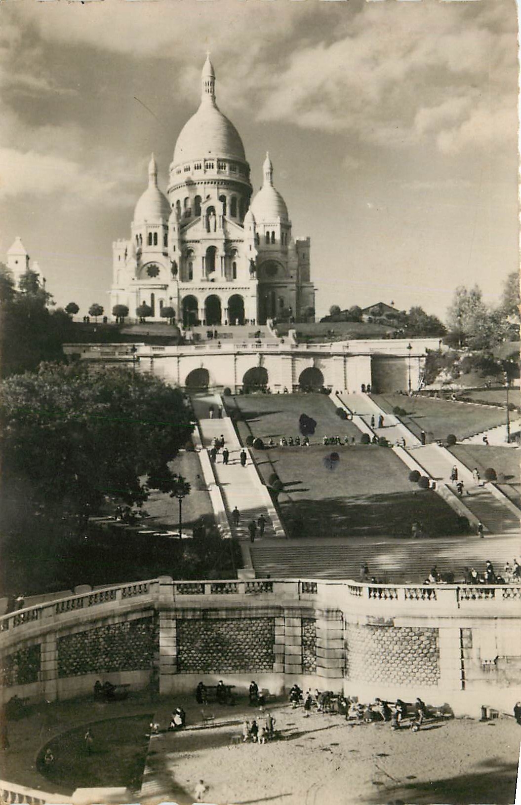 CPA Paris Le Sacre Coeur et le Square St Pierre 