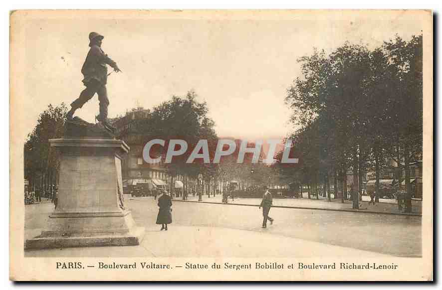 CPA Paris Boulevard Voltaire Statue du Sergent Bobilot et Boulevard Richard Lenoir 