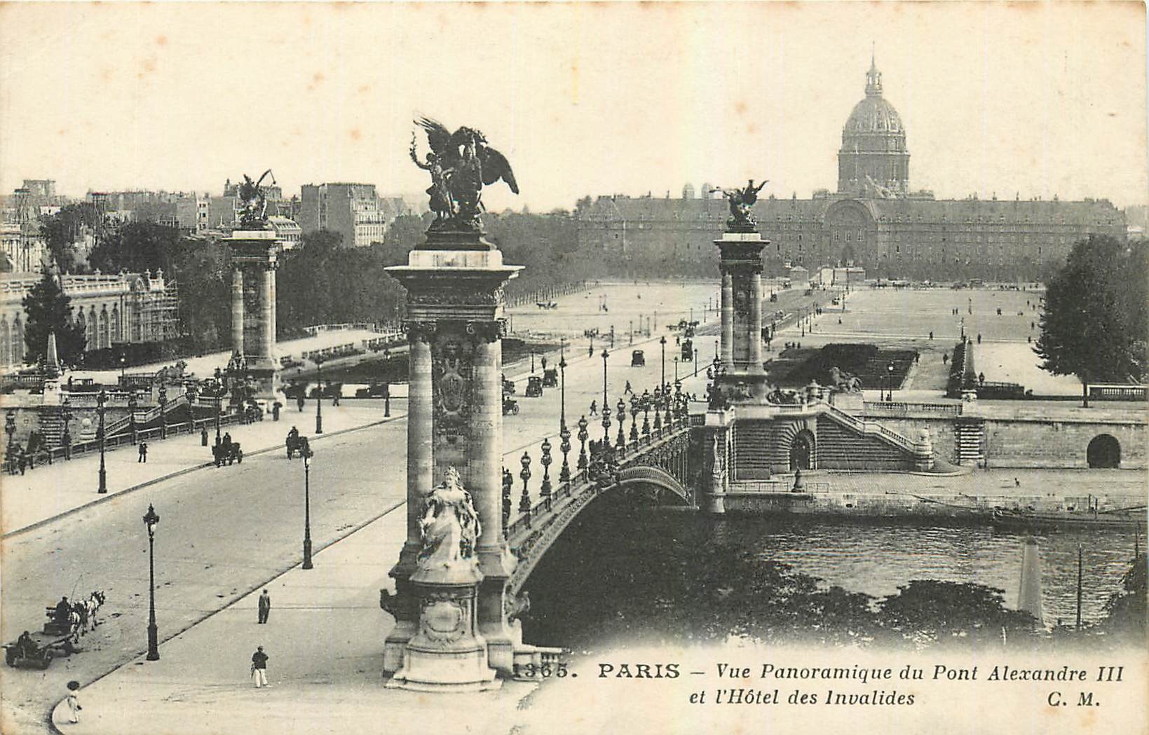 CPA Paris Vue Panoramique du Pont Alexandre III et l'Hotel des Invalides 