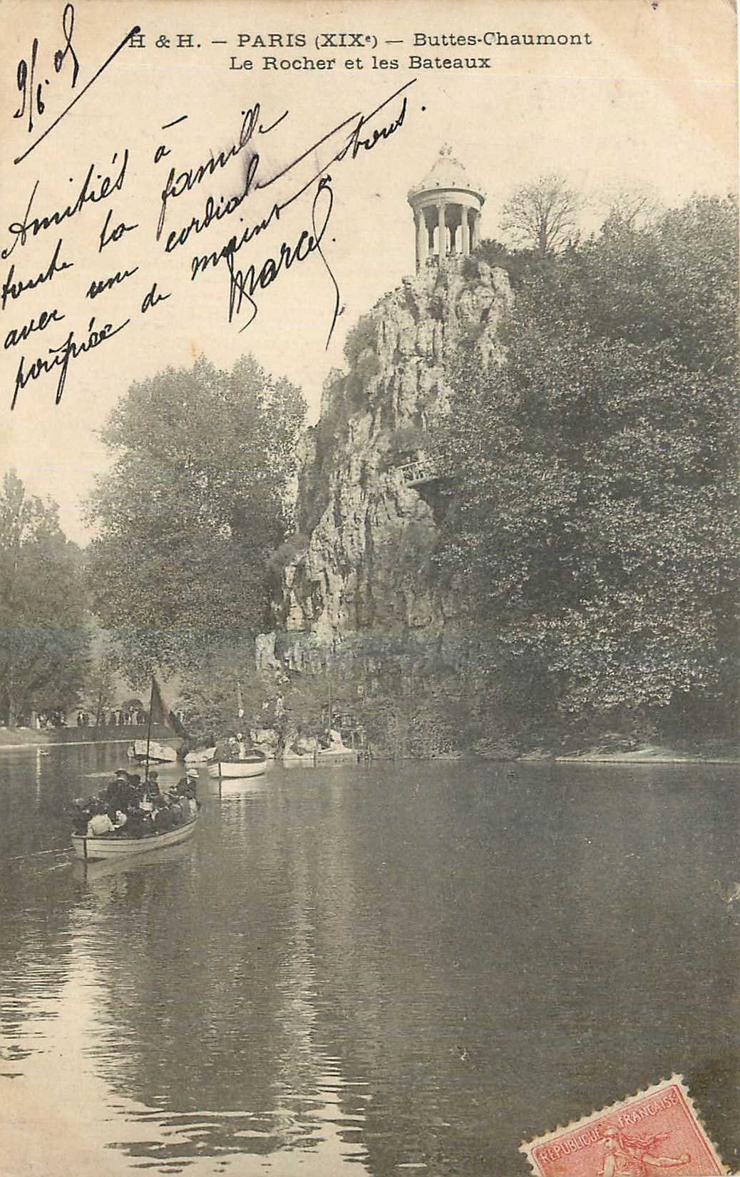 CPA Paris Buttes Chaumont La Rocher et les Bateaux 