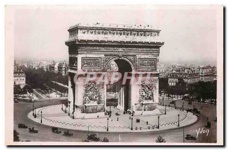 CPA Paris L'Arc de Triomphe et la Place de l'Etoile 