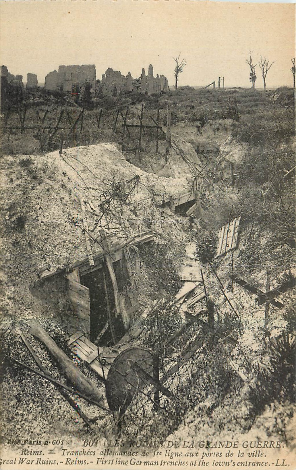 CPA Le Ruines de la Grande Guerre  Reims Tranchees allemandes