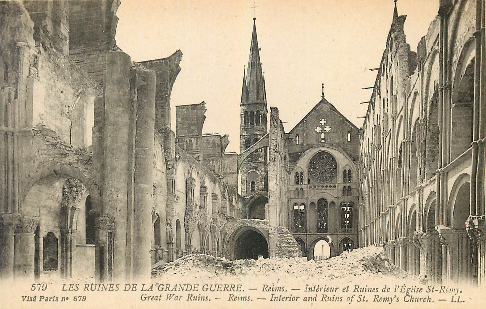 CPA Les Ruines de la Grande Guerre Reims Interieur et Ruines de l'Eglise St Remy 