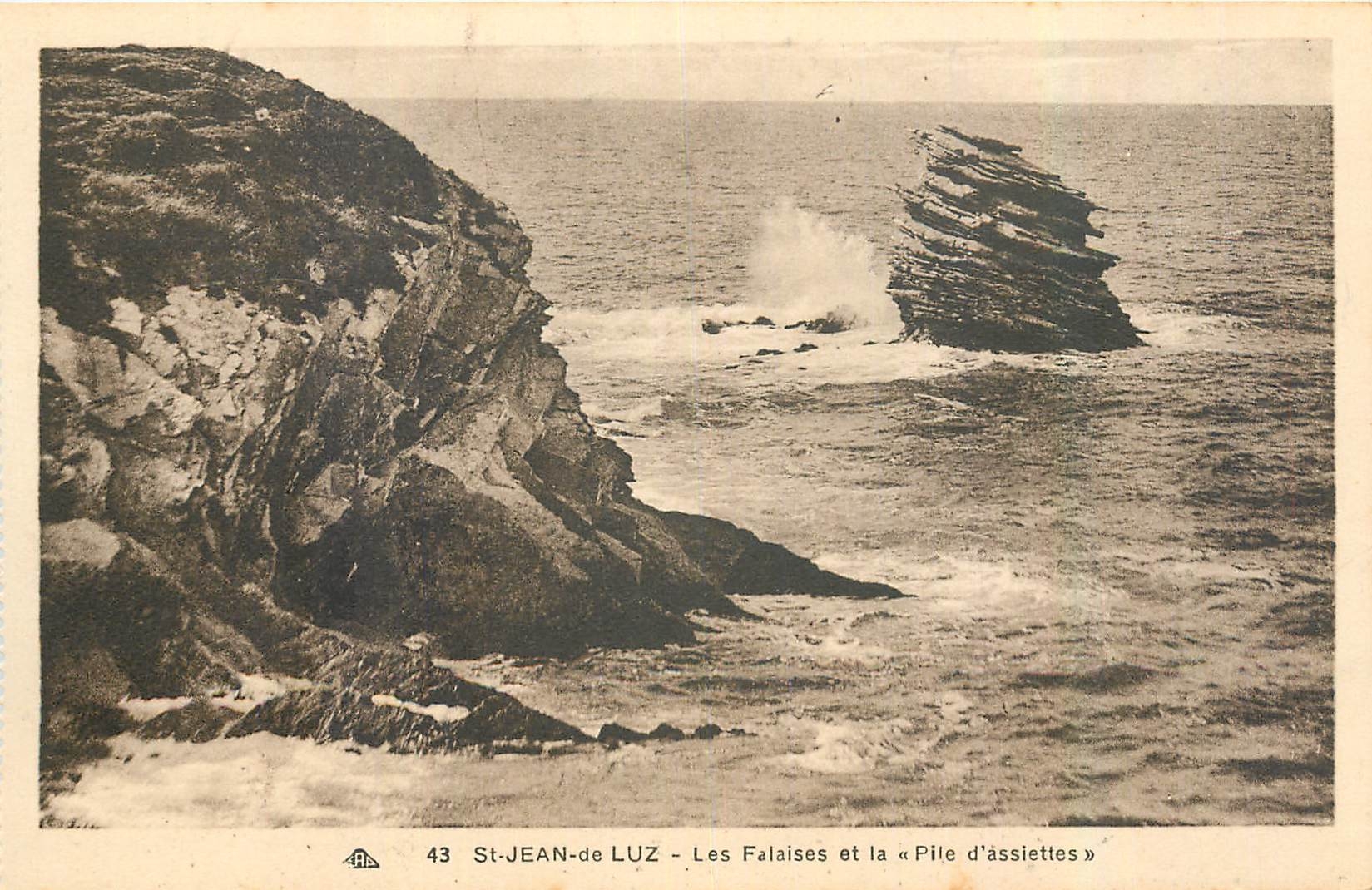 CPA St Jean de Luz les Falaises et la pile d'assiettes 