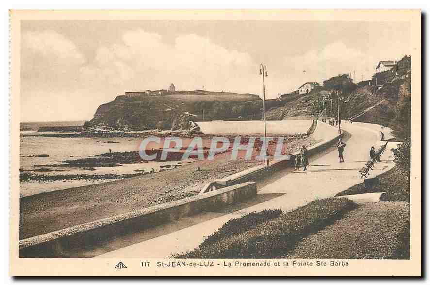 CPA St Jean de Luz la Promenade et la Pointe Ste Barbe 