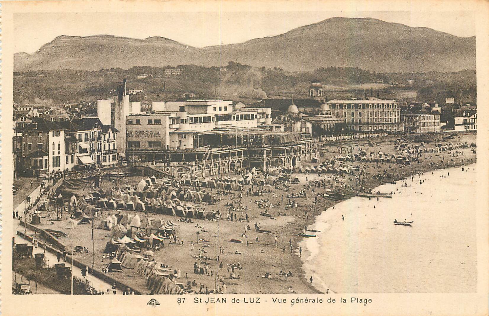CPA St Jean de Luz vue generale de la Plage 
