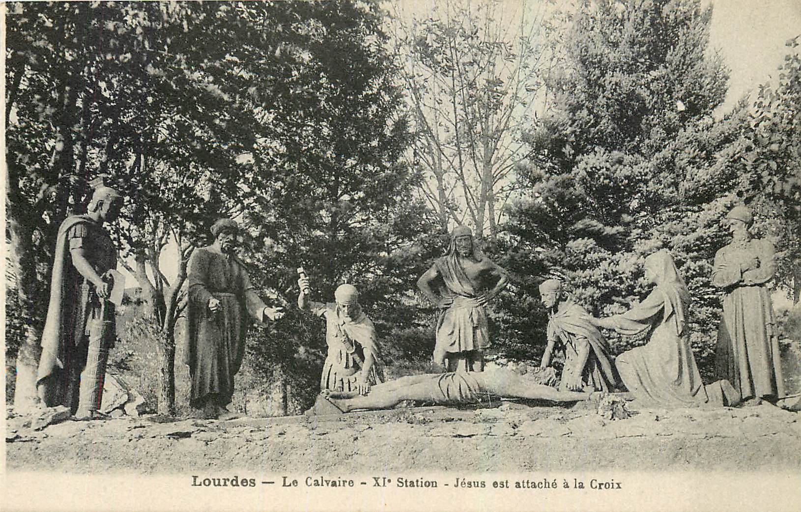 Lourdes — Le Calvaire — XIe Station — Jésus est attaché à la Croix